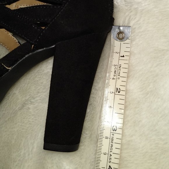 14th & Union Velvet Strap Pump - Picture 9 of 9